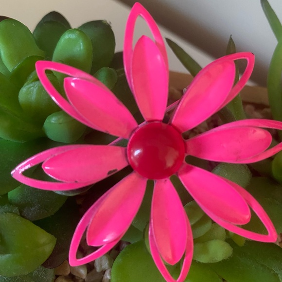 🌸Vintage Flower Power Brooch🌸 - Picture 4 of 4